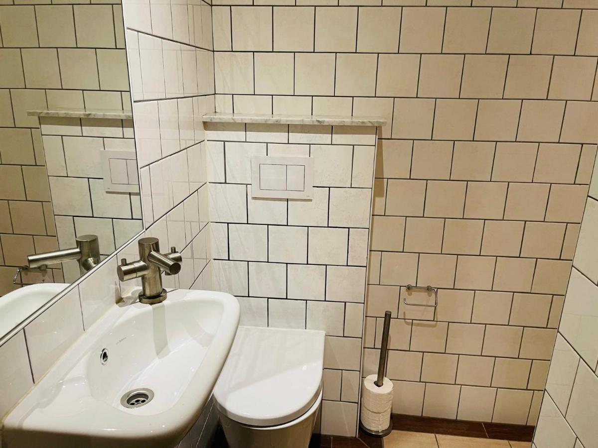 Red Light District B & B Canal View Амстердам Екстериор снимка