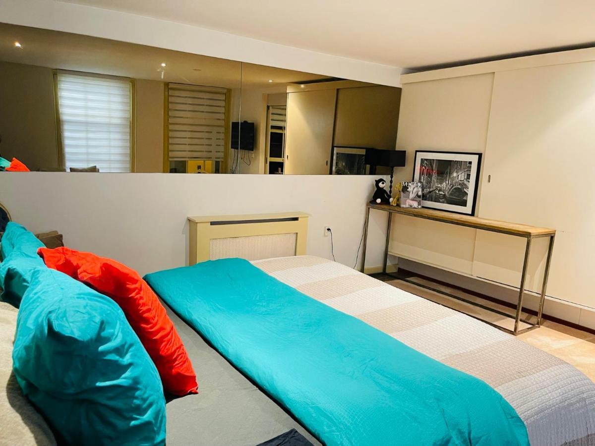 Red Light District B & B Canal View Амстердам Екстериор снимка