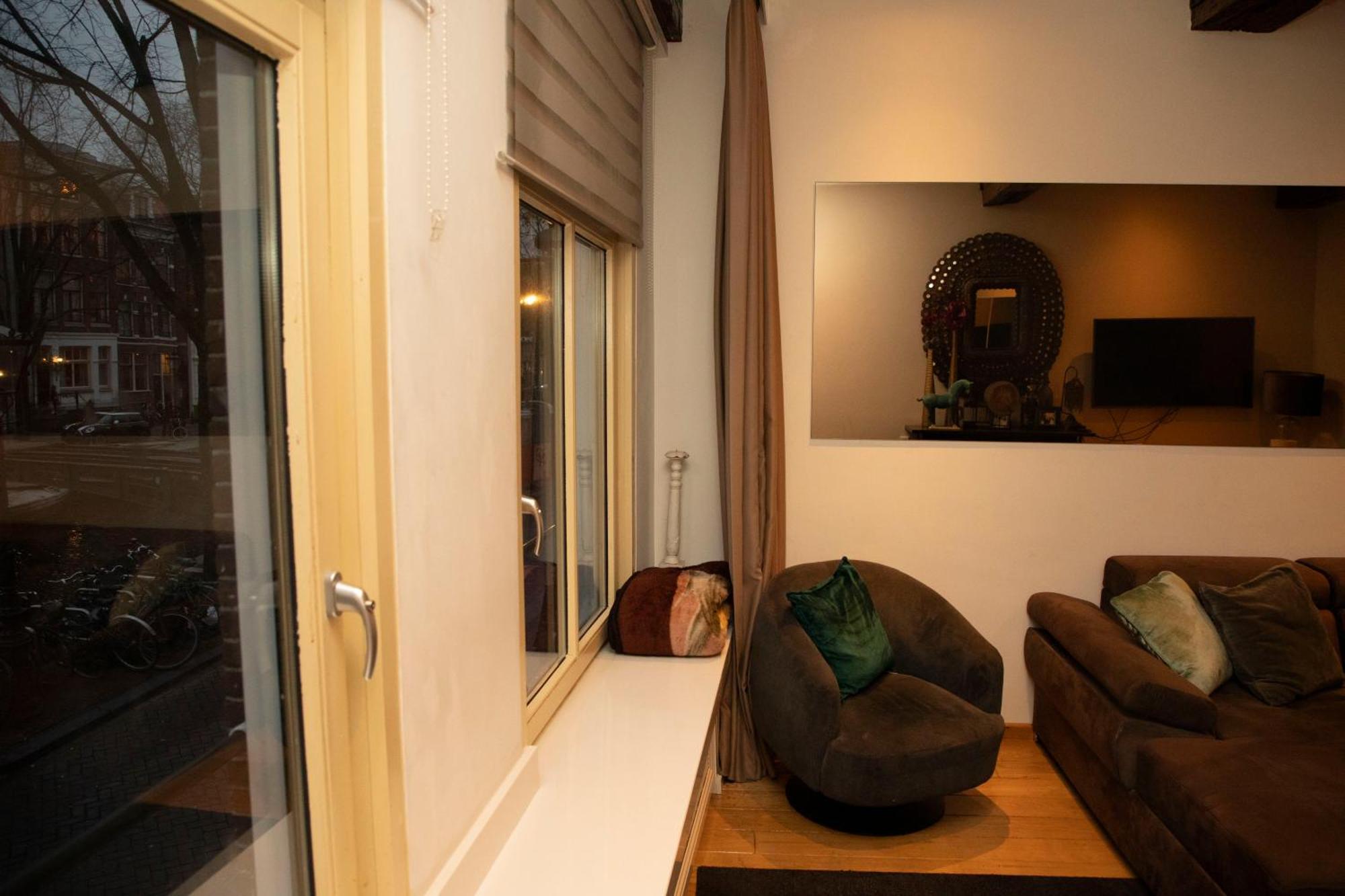 Red Light District B & B Canal View Амстердам Екстериор снимка
